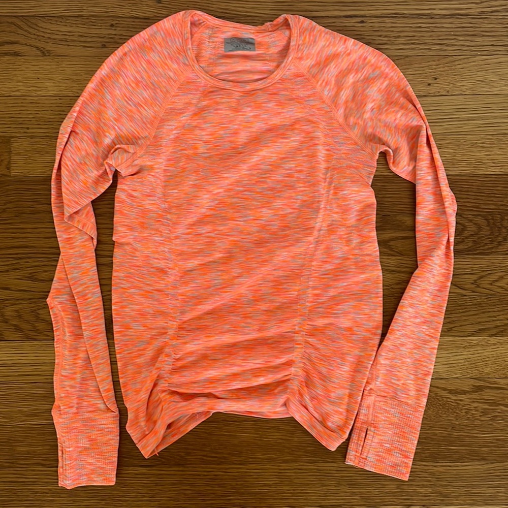 Athleta long sleeved sports shirt with ruching